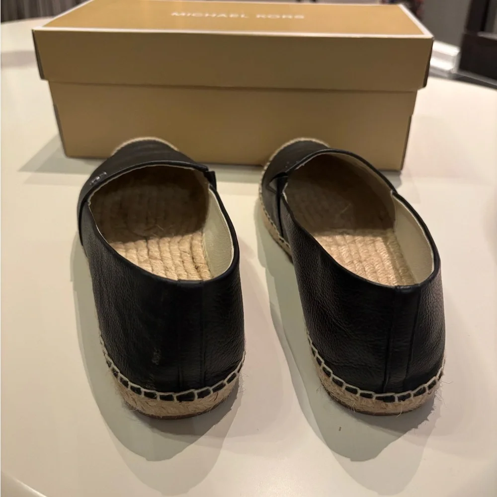 ✨NIB✨ Michael Kors Black and Tan Kendrick Slip On Ballet Flat - Picture 3 of 10